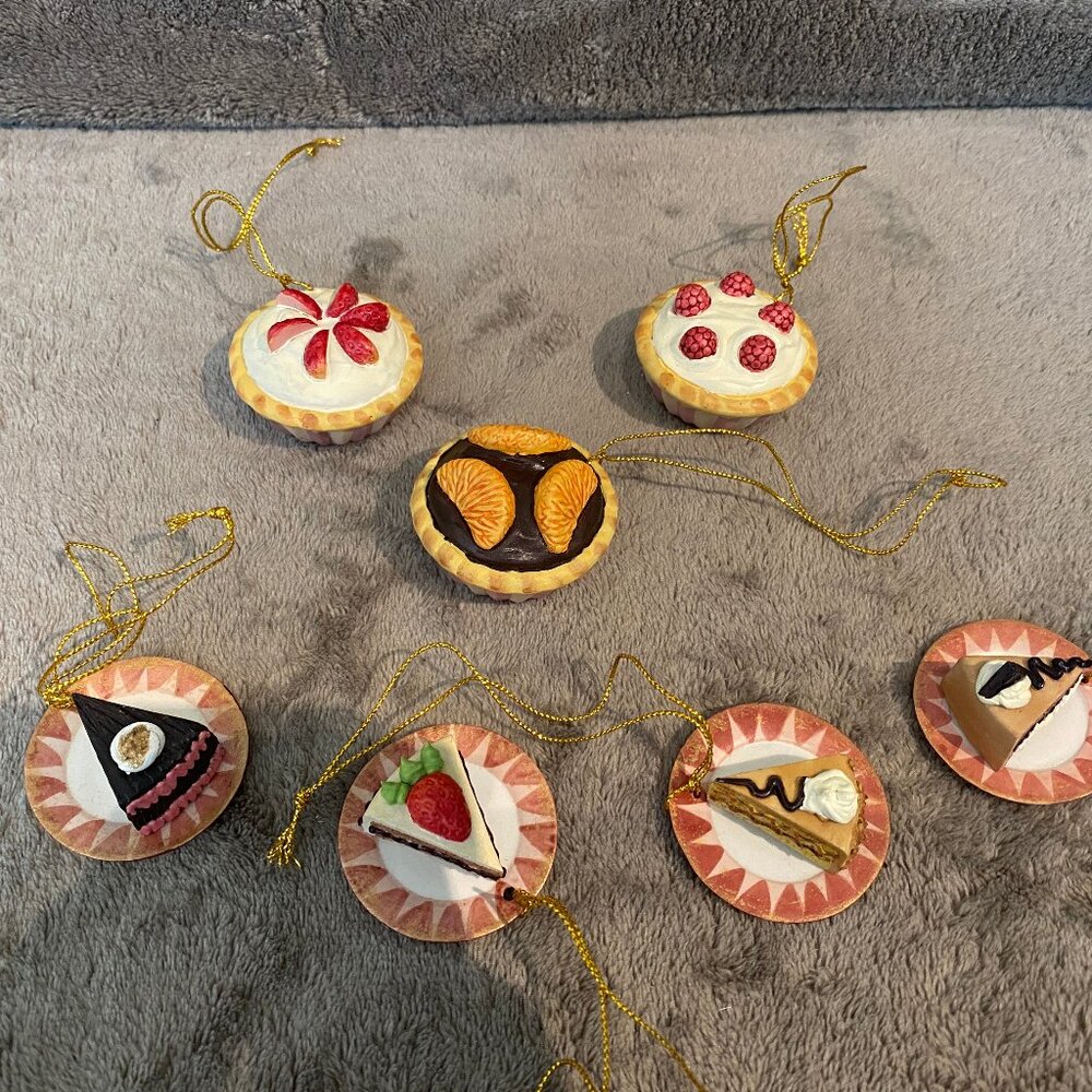 Katherines Collecton Vintage (90s) Hand Painted Porcelain Cakes & Pies